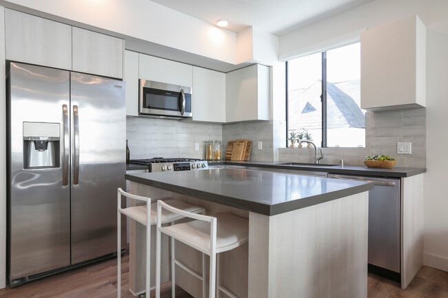 Photo - 740 S Ridgeley Dr Unidad 101