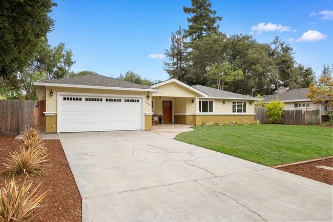 Photo - 1098 Muir Way