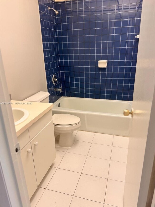 Photo - 632 NW 13th St Unidad 0380
