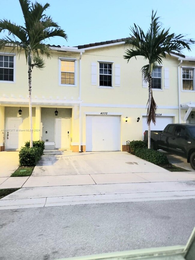 Building Photo - 4032 NW 11th St Rental