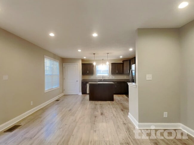 Photo - 189 Bonnell Dr