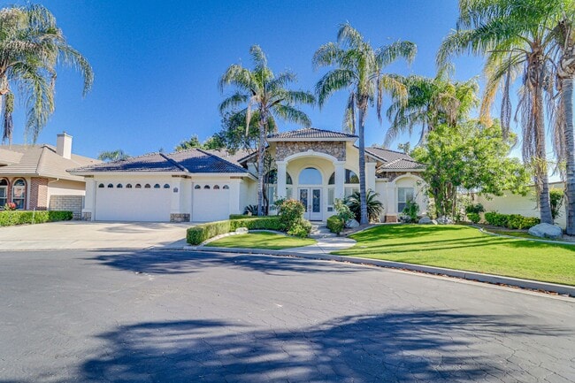 Building Photo - Stunning Seven Oaks Home in Gated Cul-de-Sac Community with Pool! 4+2 bath