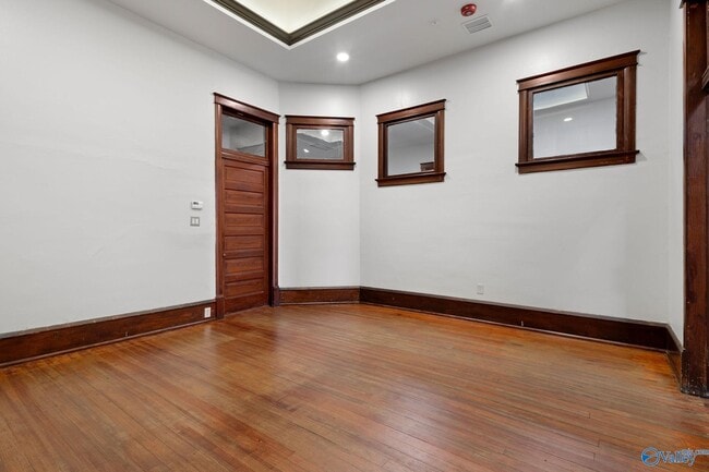 Photo - 719 Bank St NW Unit 1