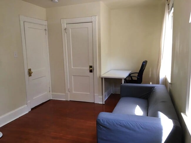 Photo - 1447 Parkwood Pl NW