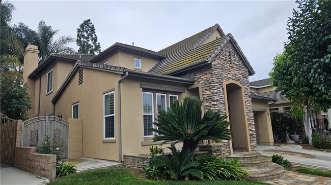 Photo - 2566 Pearblossom St