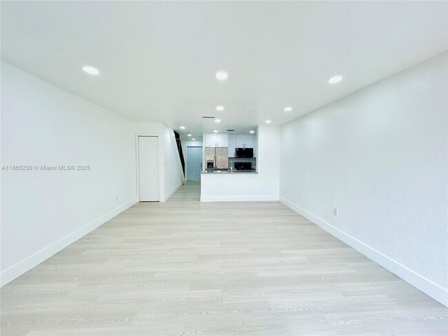 Building Photo - 3639 W 11th Ave Unit 10 Rental