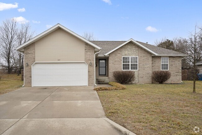 Building Photo - Undated 3 Bedroom, 2 Bathroom Home in Nixa!