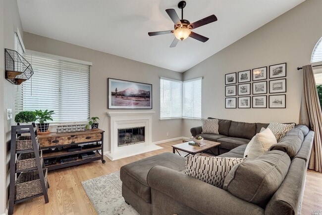 Photo - 915 Tipperary Dr