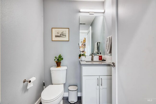 Photo - 1645 E 3rd St