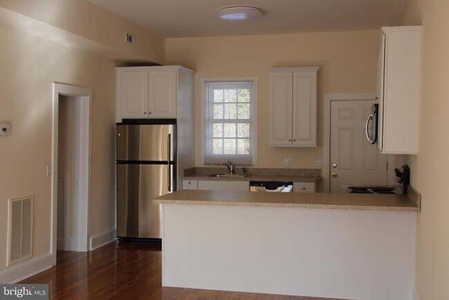 205 Railroad Ave Unit B