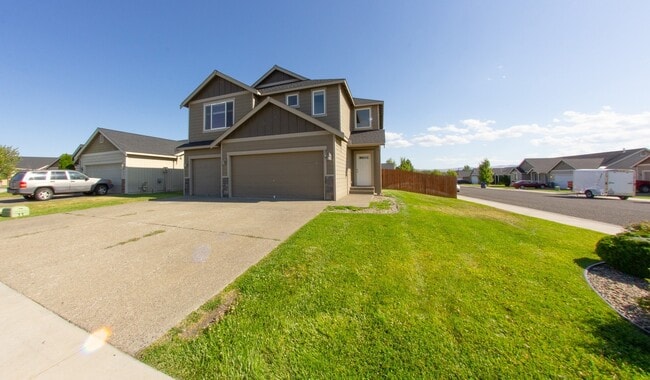 Photo - 5 Bedroom Home for Rent