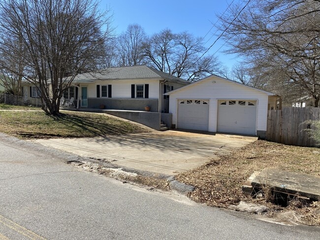 Photo - 123 McCollum St