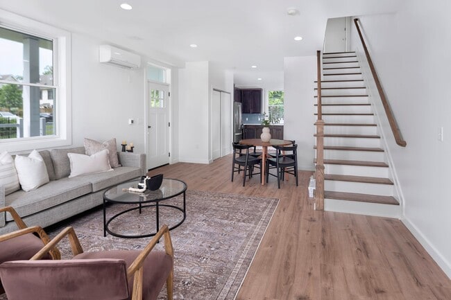 Photo - 168 John St Unidad 3