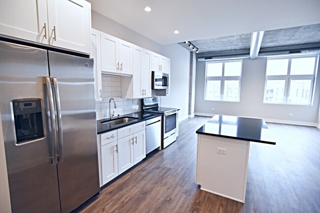 Building Photo - 3833 N Broadway Unit 314