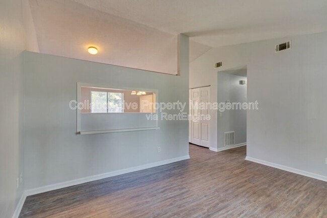 Photo - 128 Pointe S Dr
