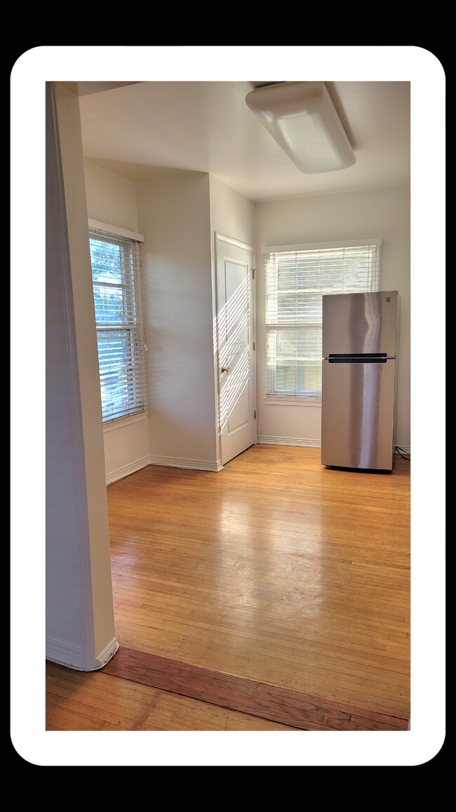 Photo - 445 N Doheny Dr