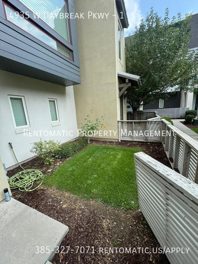 Photo - 4935 W Daybreak Pkwy