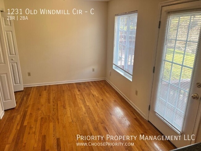 Photo - 1231 Old Windmill Cir Unidad C