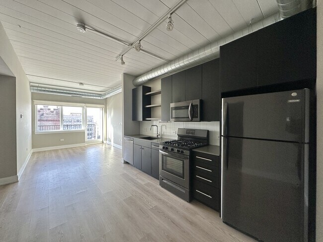 Photo - 941 W Belmont Ave Unit 406