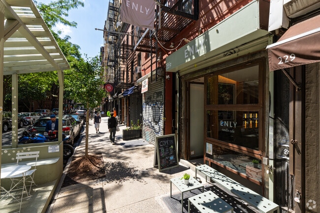 Photo - 227 Mott St