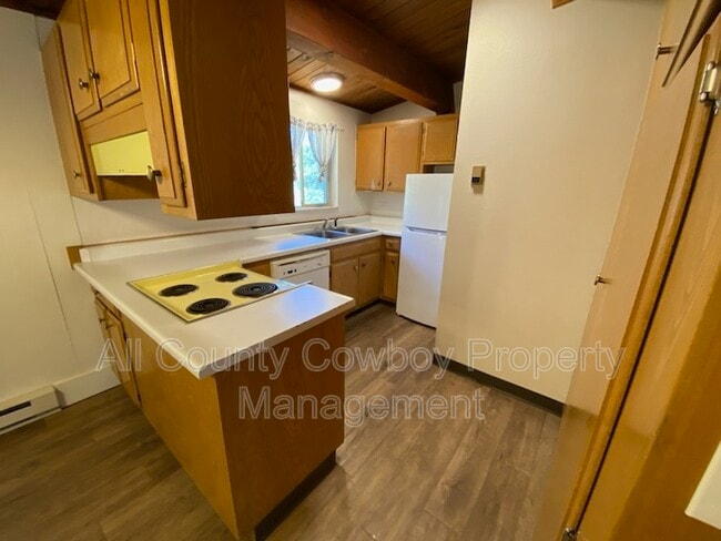 Building Photo - 1000 E Garfield St Unit Apt. 13
