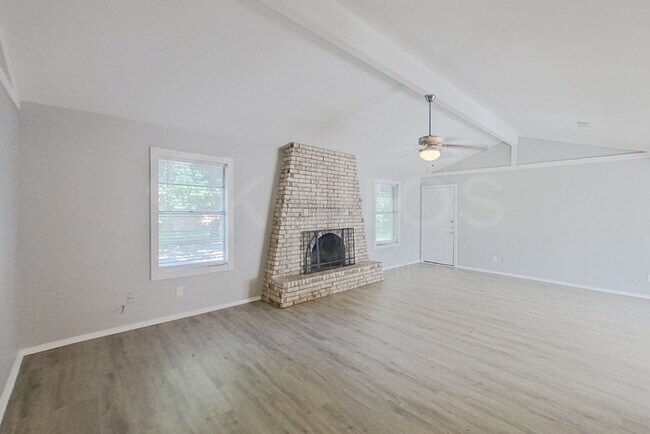 Photo - 168 Creekview Dr E