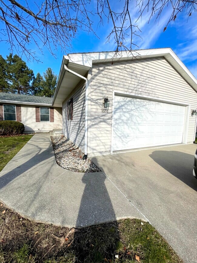 Photo - 1509 Manor Ln