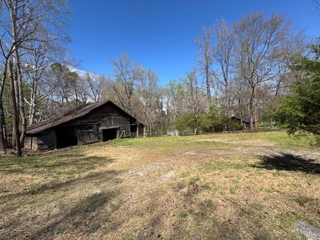 Photo - Farmhouse on 5 acres in Northern Greenville County with room for 2 horses and small farm animals!
