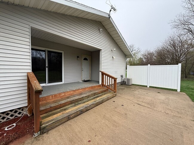 Photo - 3-Bedroom, 2-Bath Home on Acreage with Pond and Large Detached Garage