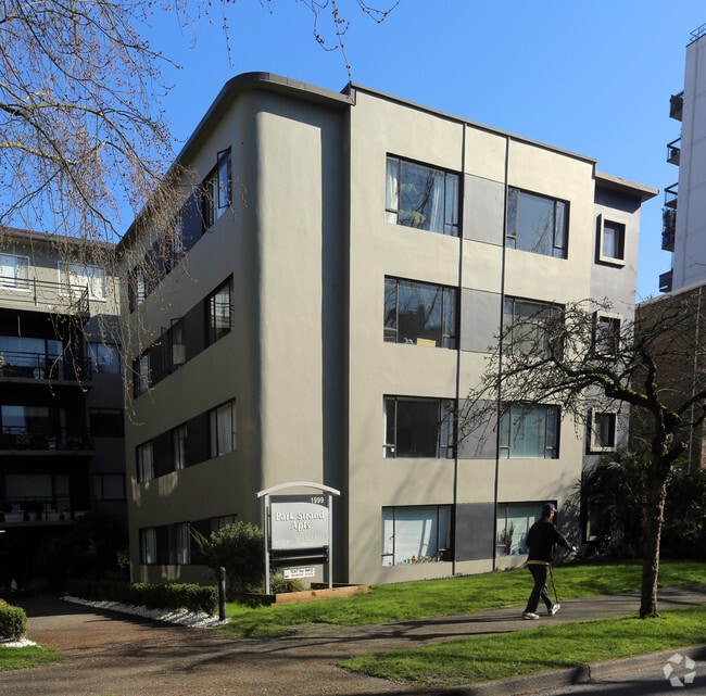 Park Strand Apartments