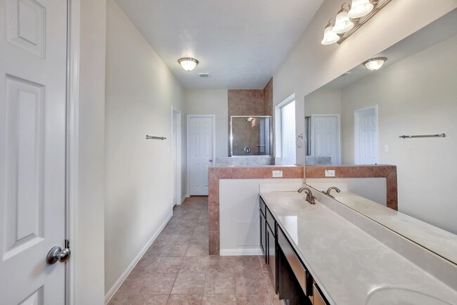 Photo - 5210 Lakota Trail