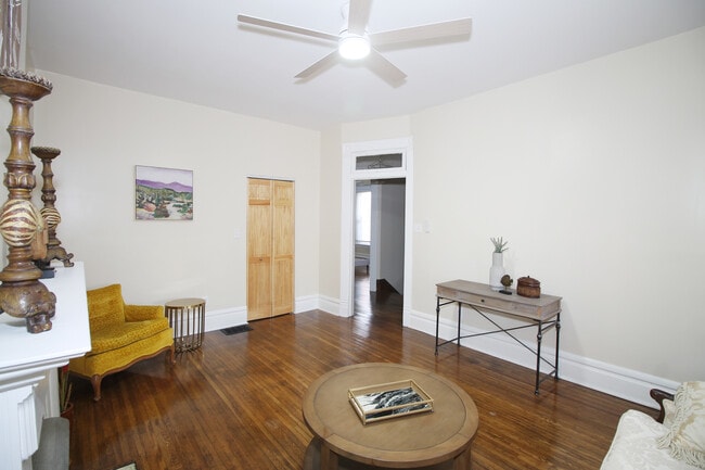 Living room - 1372 Neil Ave Unit 1