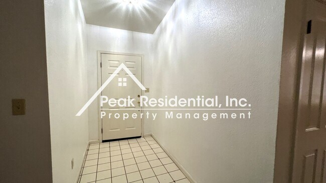 Photo - Very Nice 3bd/2ba Citrus Heights Home with 2 Car Garage - Must See!