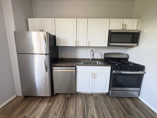 Building Photo - 595 Ocean Ave Unit 3