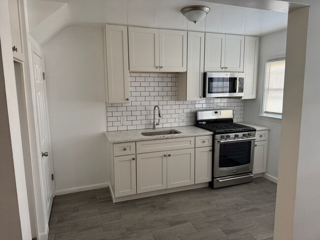 Photo - 2231 Graythorn Rd