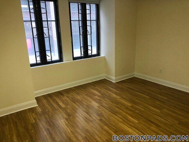 62 Boylston St Unit L08