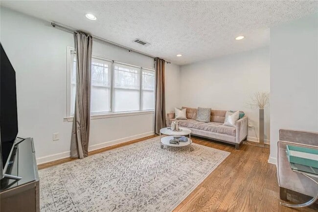 Photo - 977 Pegg Rd