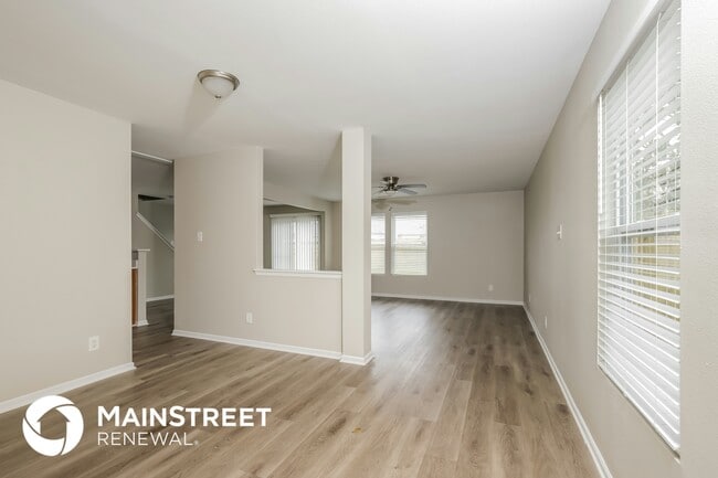 Photo - 729 Runningbrook Ln