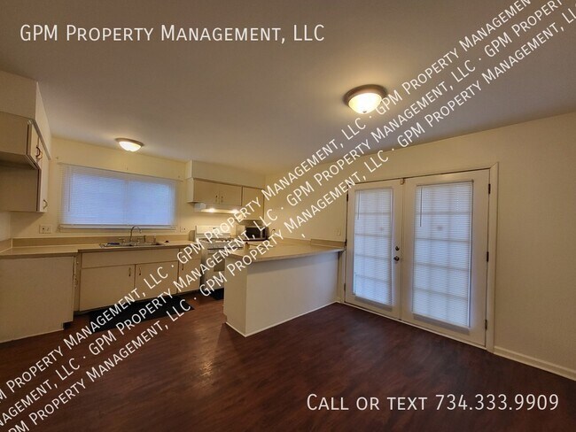 Photo - 8975 Nottingham Dr