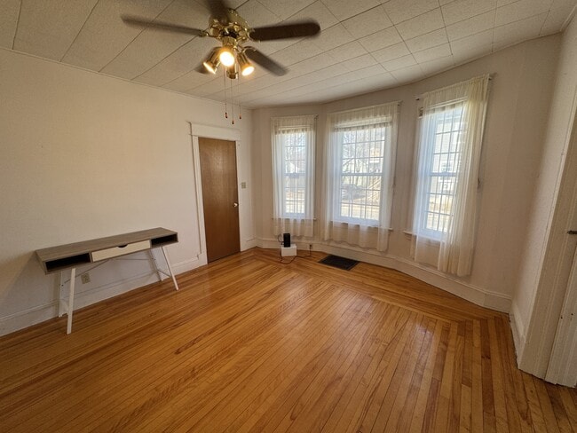 Photo - 42 Enterprise St Unit Room 3