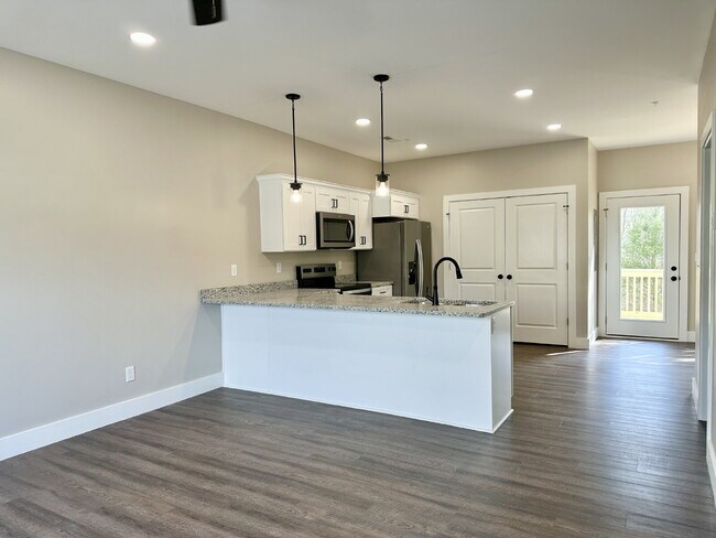 Photo - 2-Bed Townhouse in Cookeville with Granite...