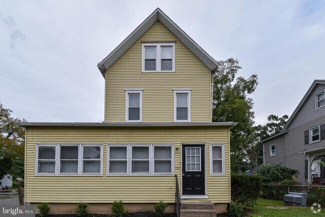 Building Photo - 702 Parry Ave Rental