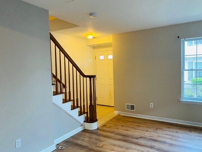26 Henry St Unit B