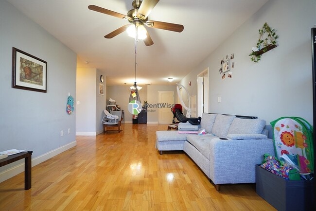 Building Photo - 318 Rindge Ave Unit 403 Rental