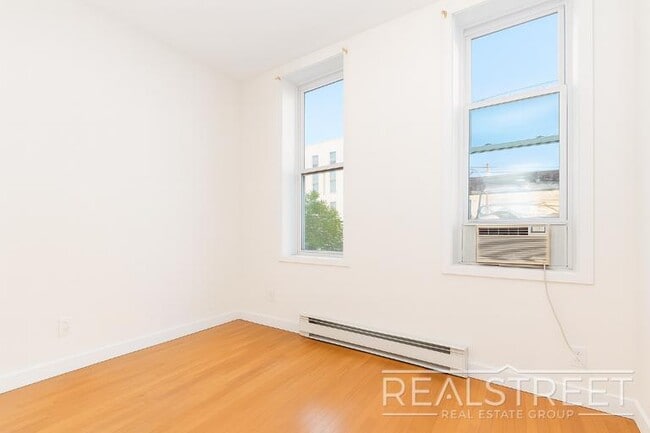 Photo - Gorgeous 2BR/1BA apartment available in prime Bushwick. This apartment is an absolute steal and will Unidad 2A