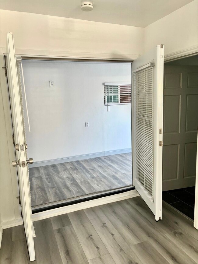 Photo - 8151 Darby Ave