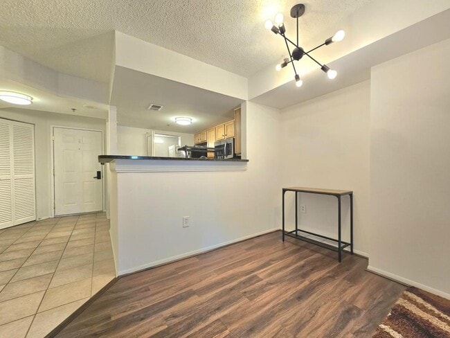 Building Photo - 1001 N Vermont St Unit 604 Rental
