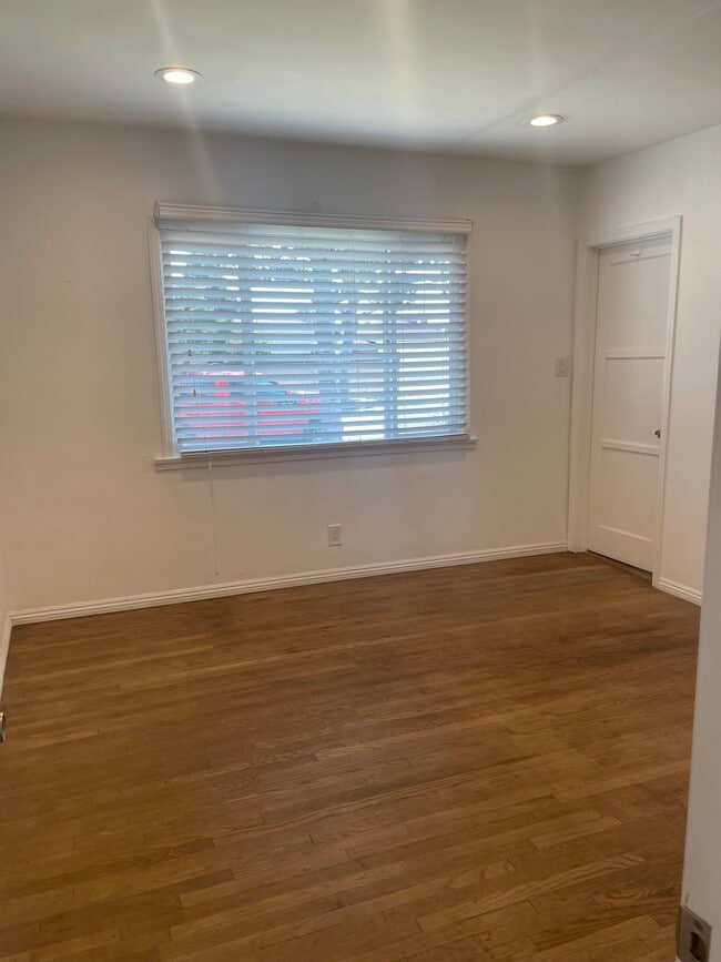 Photo - 300 W Hillsdale St Unit 1