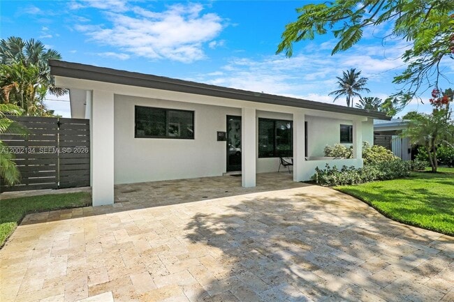 Photo - 811 NE 17th Ct