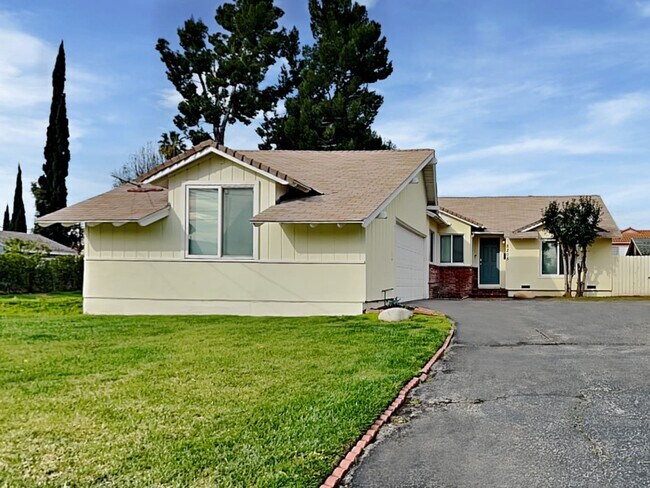 8205 Hatillo Ave - 8205 Hatillo Ave Casa